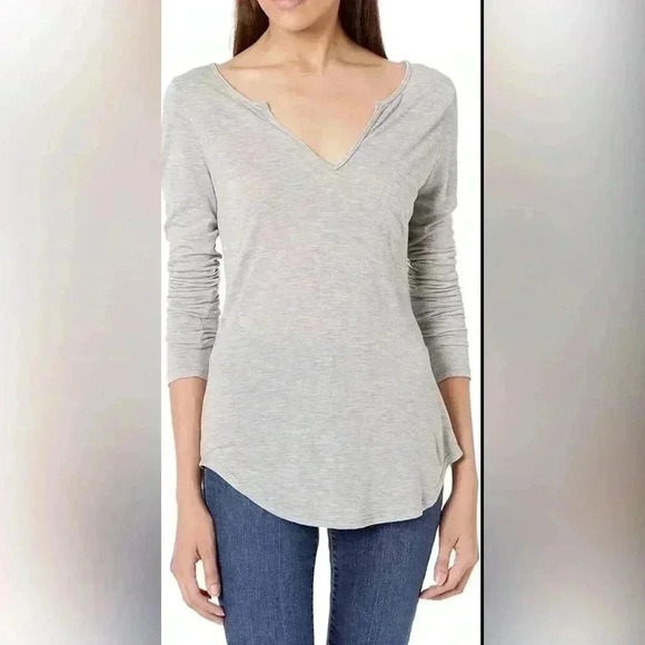 LAmade Women's Long Sleeve Open Henley Tee Red Size Small NWT - Picture 3 of 3